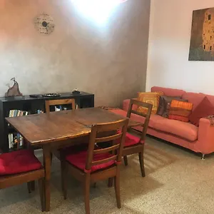 https://domus-zoe.it-tuscanyhotel.com