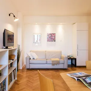 Appartamento Joivy Homey 1-bed With View Near Citylife, Milano